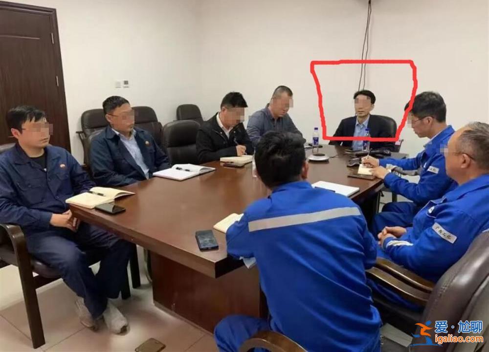 國企負(fù)責(zé)人與異性親密牽手逛街被拍？公司賬號火速注銷？
