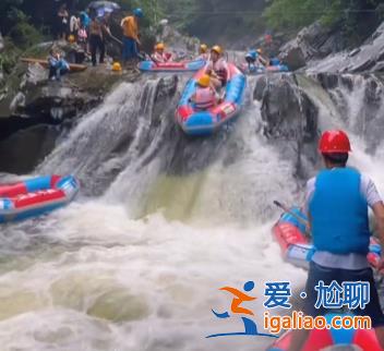 “差點淹死！全程靠自救 根本沒人管”湖南一景區漂流船傾翻多人受傷？