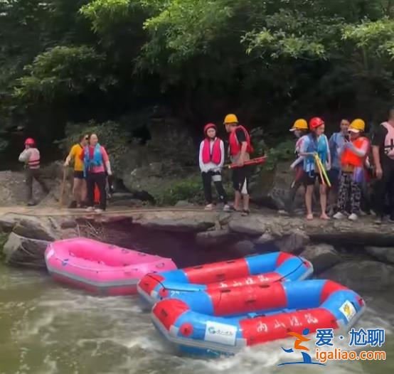 “差點淹死！全程靠自救 根本沒人管”湖南一景區漂流船傾翻多人受傷？