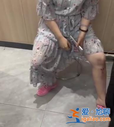 “差點淹死！全程靠自救 根本沒人管”湖南一景區漂流船傾翻多人受傷？