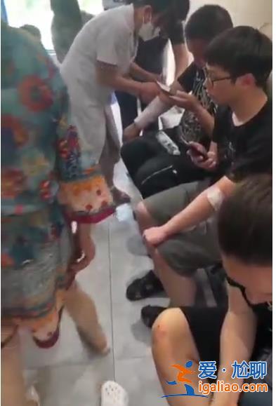 “差點淹死！全程靠自救 根本沒人管”湖南一景區漂流船傾翻多人受傷？