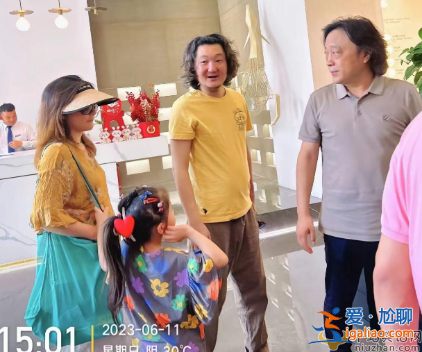 王大治董潔結(jié)婚了嗎?攜妻女看廉價房被嘲