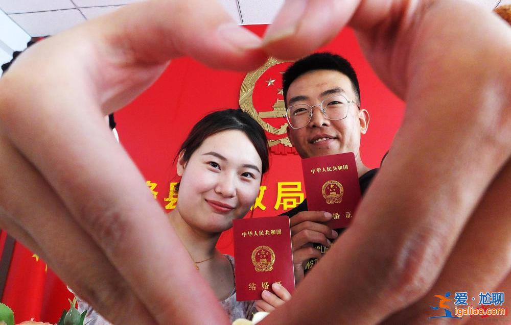 多地結婚年齡上漲 專家稱年輕人婚育正推遲？