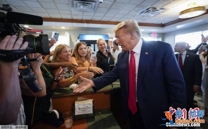 特朗普77歲生日前夕因“密件門”再出庭 對(duì)數(shù)十項(xiàng)重罪指控拒不認(rèn)罪？