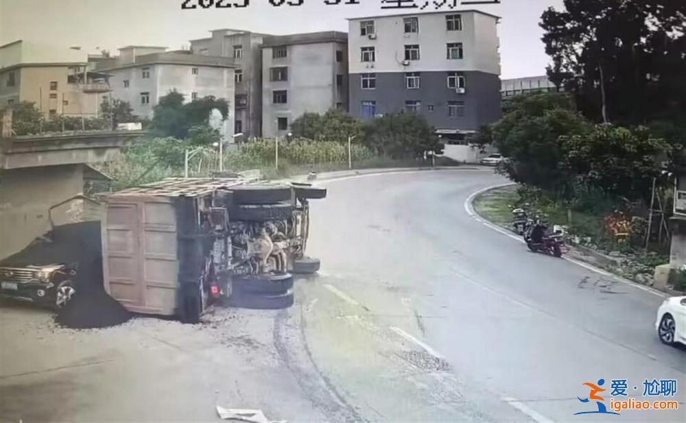 超載25倍滾燙瀝青貨車側翻 母子被埋不幸身亡 家屬希望嚴懲肇事司機？