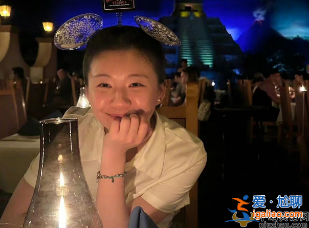 小彩旗近況曝光!和姨媽楊麗萍聚餐顯生疏，原因曝光太真實