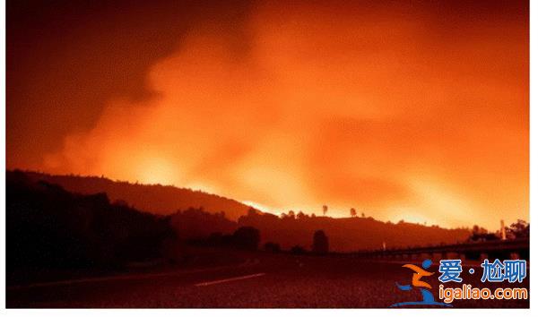 美國東南部遭遇風暴停電西南部山火多發，美國熱浪襲來[西南部山火]？