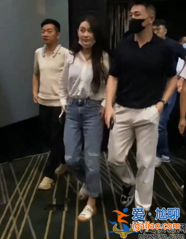 張馨予何捷罕見(jiàn)同框！夫妻倆大秀恩愛(ài)，網(wǎng)友留言太真實(shí)