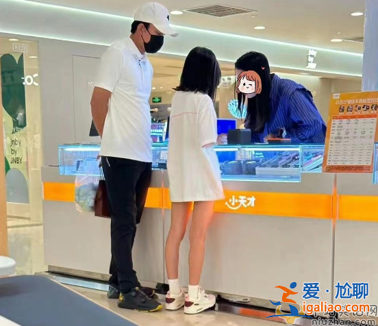 李小璐為什么會退出娛樂圈?近況曝光下顎線似刀切眼眶凹陷