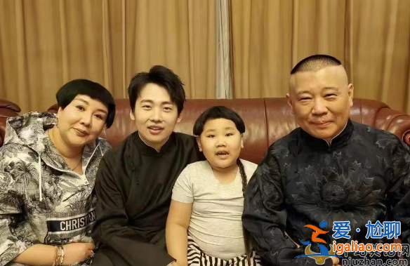 郭德綱和小兒子同框！8歲安迪撞臉于謙，網友留言太搞笑
