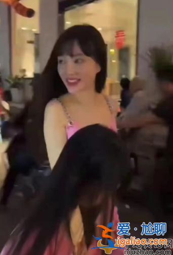 李小璐為什么會退出娛樂圈?近況曝光下顎線似刀切眼眶凹陷