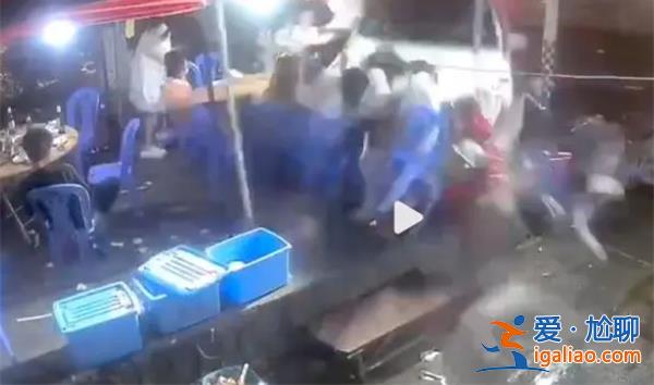 網傳初三學生宵夜攤被汽車撞倒，江西會昌|有人受傷[宵夜攤]？