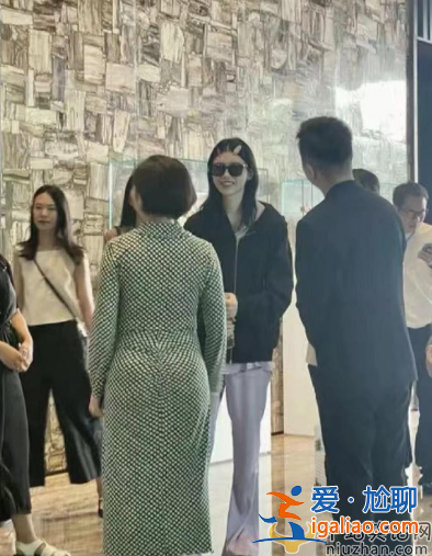 何猷君夫婦同框!奚夢瑤素顏曝光，面黃肌瘦嘴唇發白