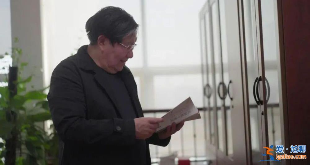 告誡女生“不要上文學的當” 72歲復旦教授又火了？