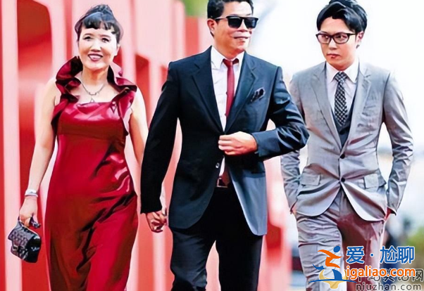 王中軍婚內出軌是真的嗎?與美女現身巴黎女方撞臉左小青