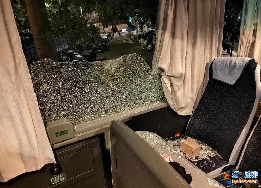 中國旅游團大巴誤入法國暴亂現場遭遇圍困攻擊前后？