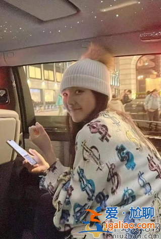 張智霖兒子罕見曝光！正臉精致立體似混血，身旁長腿女生吸睛