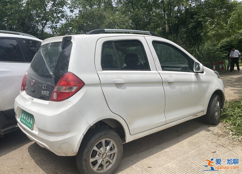 水中托舉孩子直到他獲救？