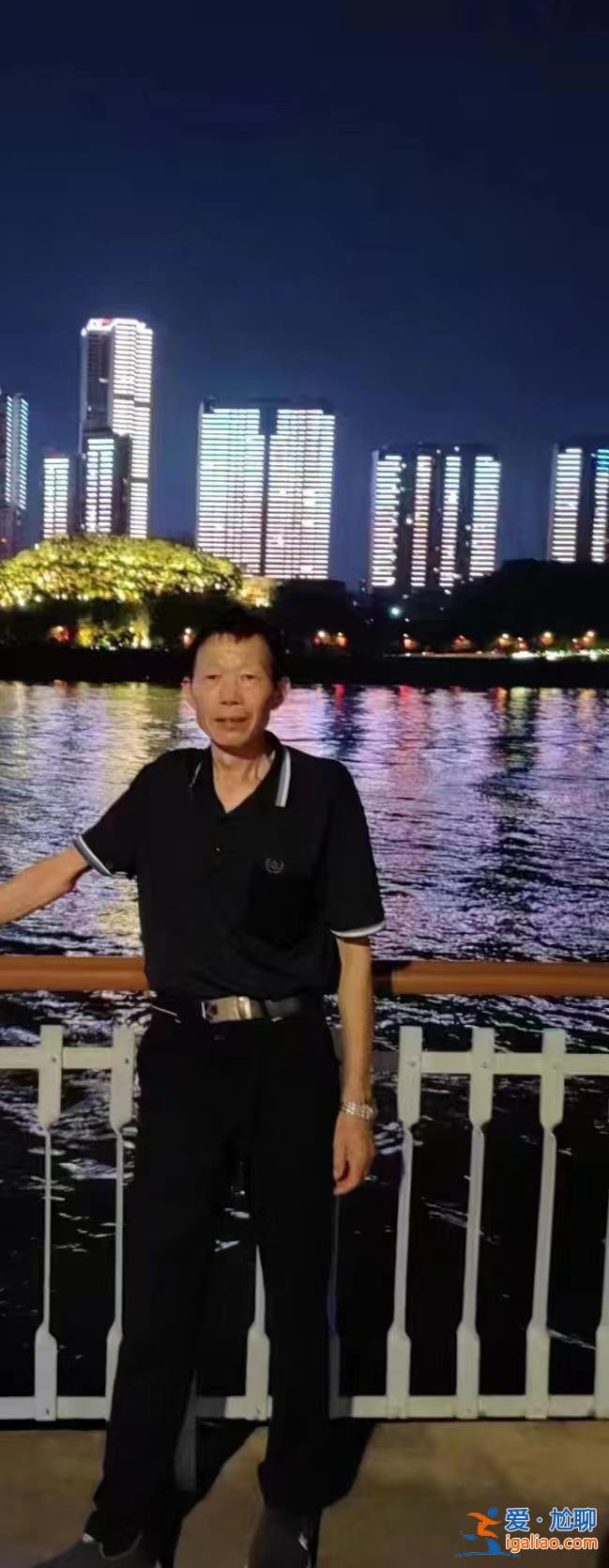 水中托舉孩子直到他獲救？