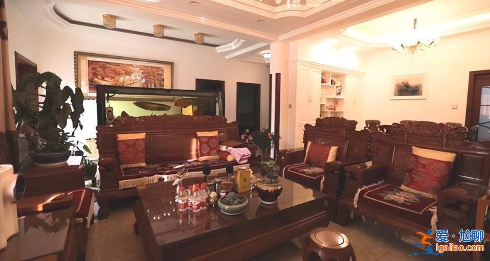 妻子打人耳光成習慣 停車違章用錢甩交警? 妻子打人耳光成習慣 停車違章用錢甩交警?