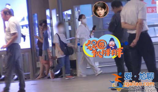 王子文豆芽罕見同框!10歲兒子身高猛長(zhǎng)，母子牽手感情好