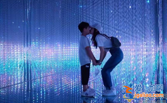 王子文豆芽罕見同框!10歲兒子身高猛長(zhǎng)，母子牽手感情好
