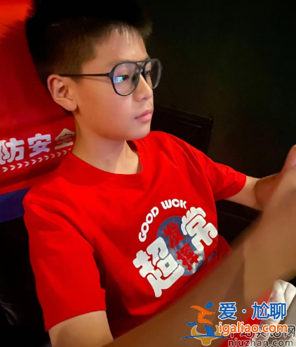 蔡國慶兒子蔡軒正全科免考畢業(yè)惹爭議!網(wǎng)友吐槽利用特權(quán)