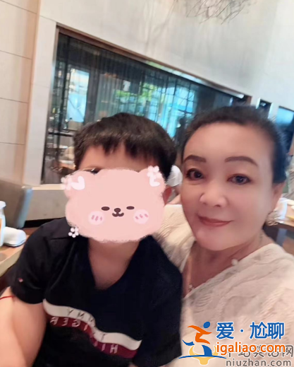 汪小菲露面穿起球破舊被指心酸！給兒子買五千元套裝