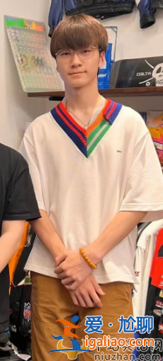 張亮一家三口罕見同框!天天染黃發撞臉李宇春