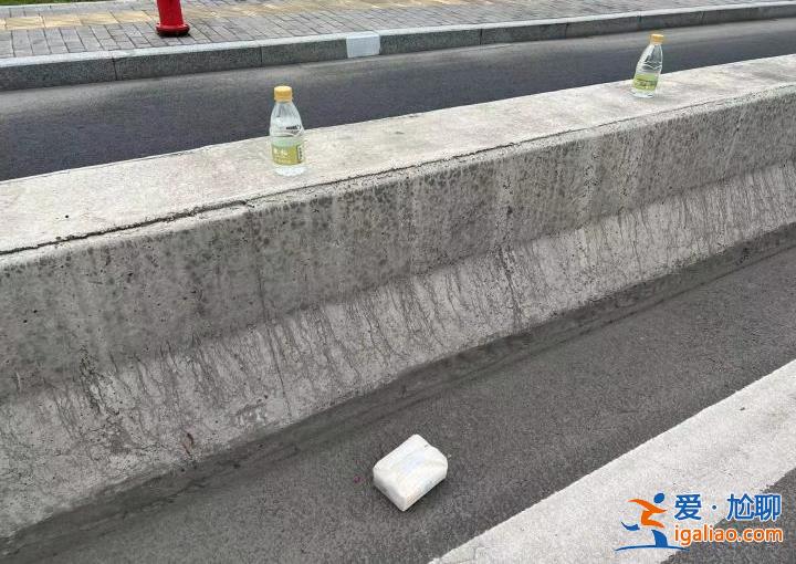 杭州一隧道內(nèi)多車連撞 大巴上乘客跳窗逃生？