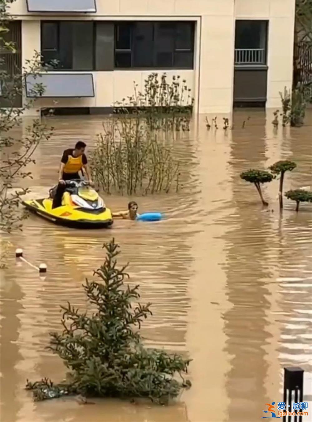 水深4米 一點都看不見？