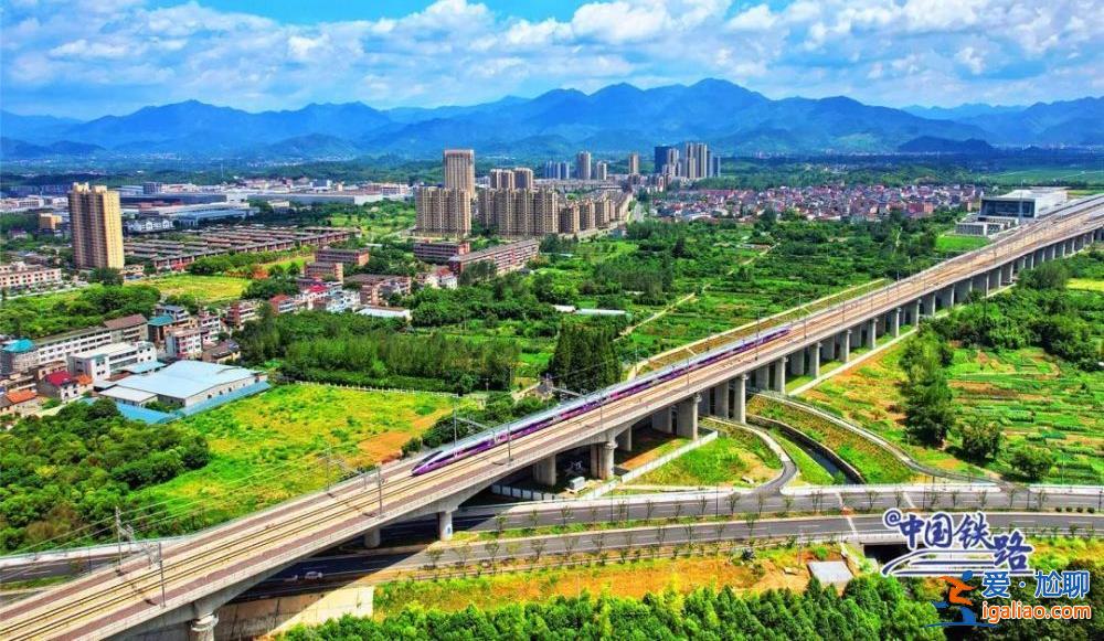 設(shè)計時速350公里！新款復(fù)興號開跑？