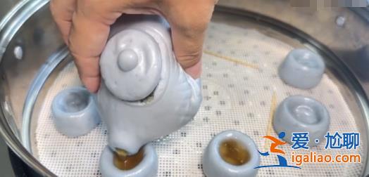 山東茶壺造型饅頭竟能倒出茶水，這個饅頭如何制作的[倒出茶水]？