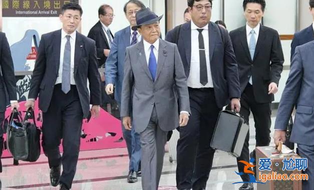 日本前首相麻生太郎竄臺 慫恿“以武拒統(tǒng)” 解放軍軍機“伴飛”警告？