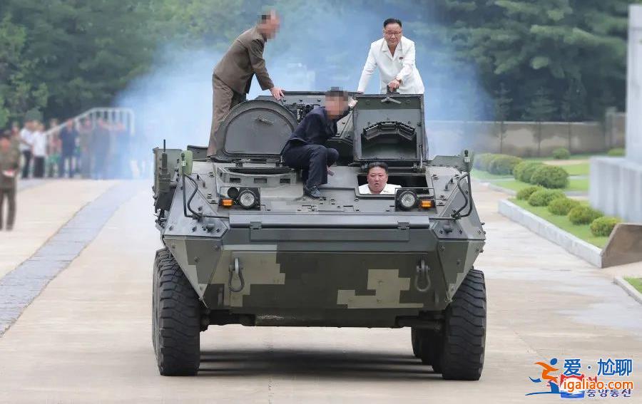 金正恩視察多個重要軍工廠 親自駕駛戰車？
