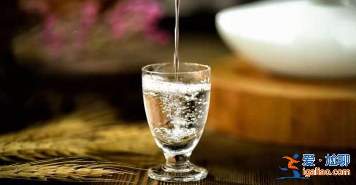 五大龍頭酒企上半年凈賺747億，為何經銷商預付貨款會減少[凈賺]？