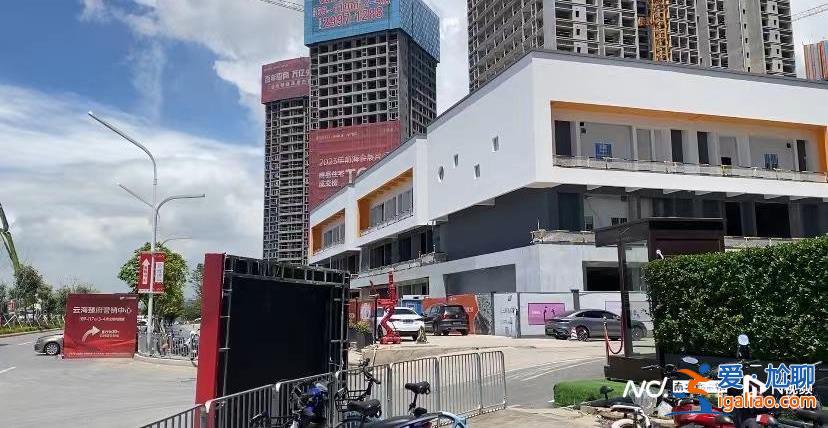 深圳兩名保安奪走商販盒飯甩地上 處理結果來了? 深圳兩名保安奪走商販盒飯甩地上 處理結果來了?