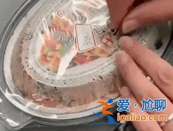 乘客坐高鐵花35元買盒飯 發現15元標價被貼紙蓋住 12306回應？