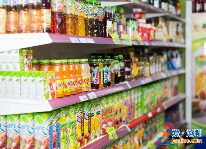 天價校園小賣部背后 臨期食品加價5倍賣?? 天價校園小賣部背后 臨期食品加價5倍賣??