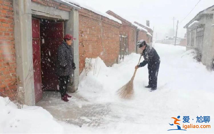 樺南縣體育館坍塌事故后 黑龍江多地部署清除屋頂積雪冰溜子？
