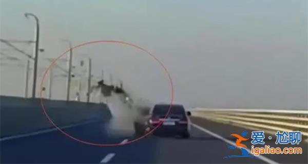 女騎手逆天超車被彈飛墜橋身亡[逆天超車]？