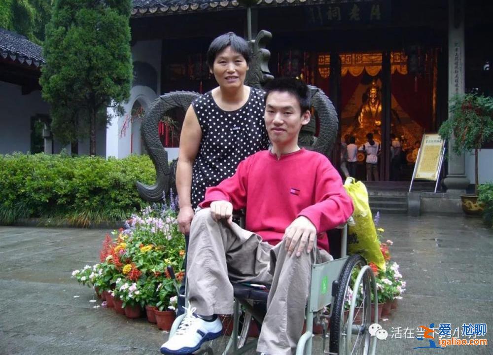 與漸凍癥抗?fàn)?2年的“堅(jiān)強(qiáng)卓君”離世 曾開網(wǎng)店掙錢給家人買禮物？