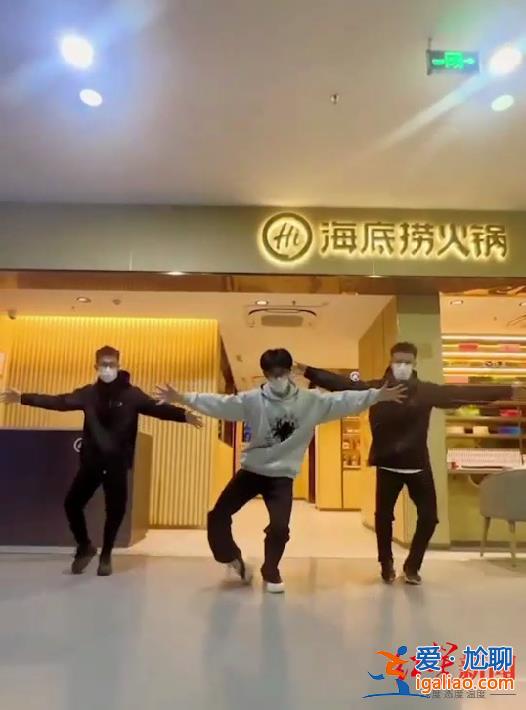 以后定時(shí)定點(diǎn)表演？