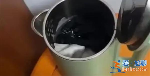 酒店水壺中怎會出現襪子，男子住酒店時發現多雙襪子[多雙襪子]？