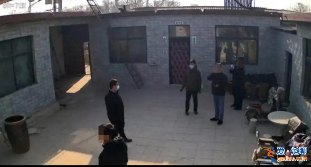 鎮政府人員到老人家中排查散煤 該問問老人為何要“舍優取劣”? 鎮政府人員到老人家中排查散煤 該問問老人為何要“舍優取劣”?