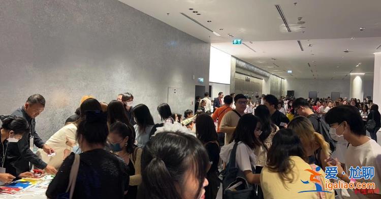 觀眾被圈在座位區不讓進出 一度全場熄燈？