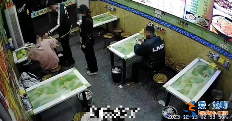 涉事餛飩店玻璃被砸 隔壁商戶遭電話辱罵？