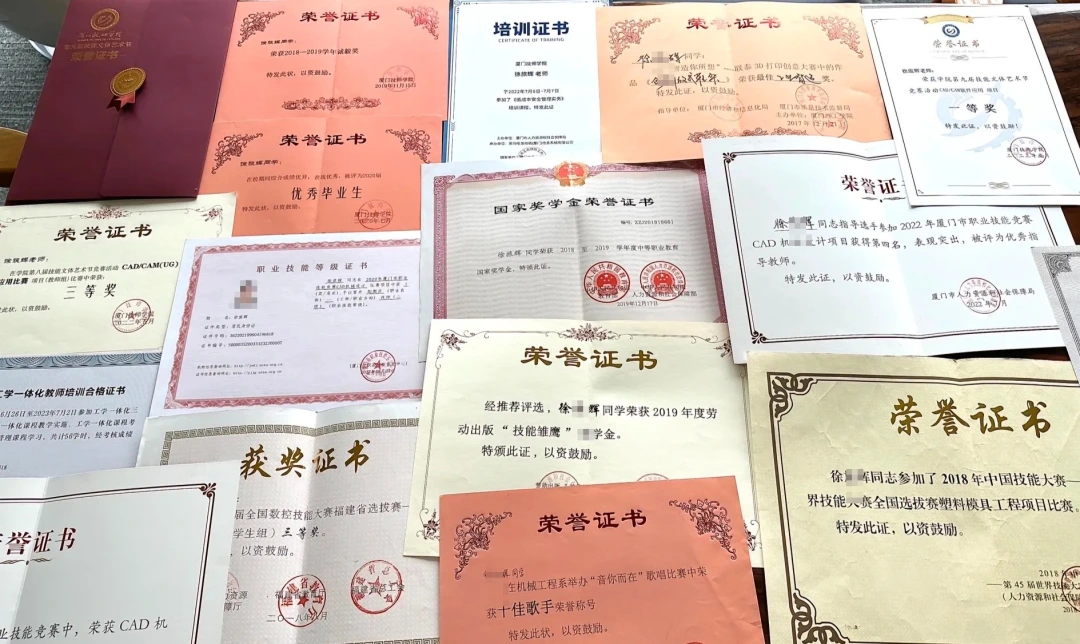 廈門一25歲班主任婚前一周跳樓自殺 家屬稱與工作壓力大有關? 廈門一25歲班主任婚前一周跳樓自殺 家屬稱與工作壓力大有關?