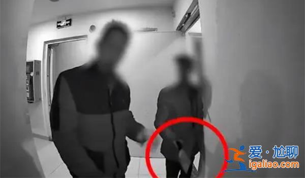 寶媽稱遭多名男子戴白手套捶門? 寶媽稱遭多名男子戴白手套捶門?