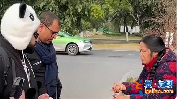 成都阿姨用流利英語賣水果，如何預防水果銷售困難[流利英語]？